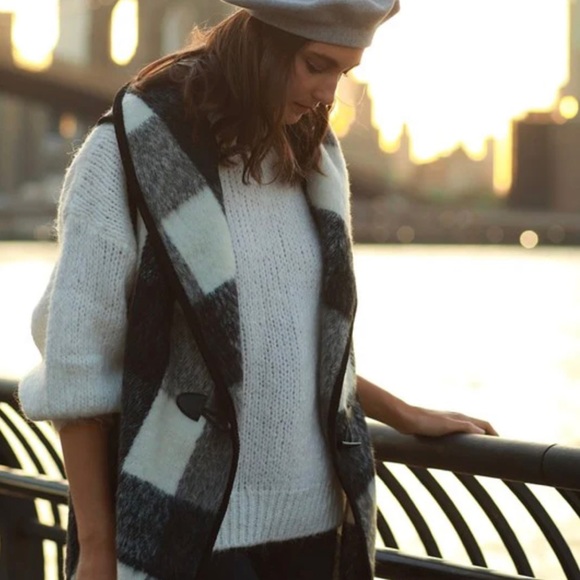 Brushed Buffalo Check Toggle Button Vest OSFM BNWT - Picture 7 of 8